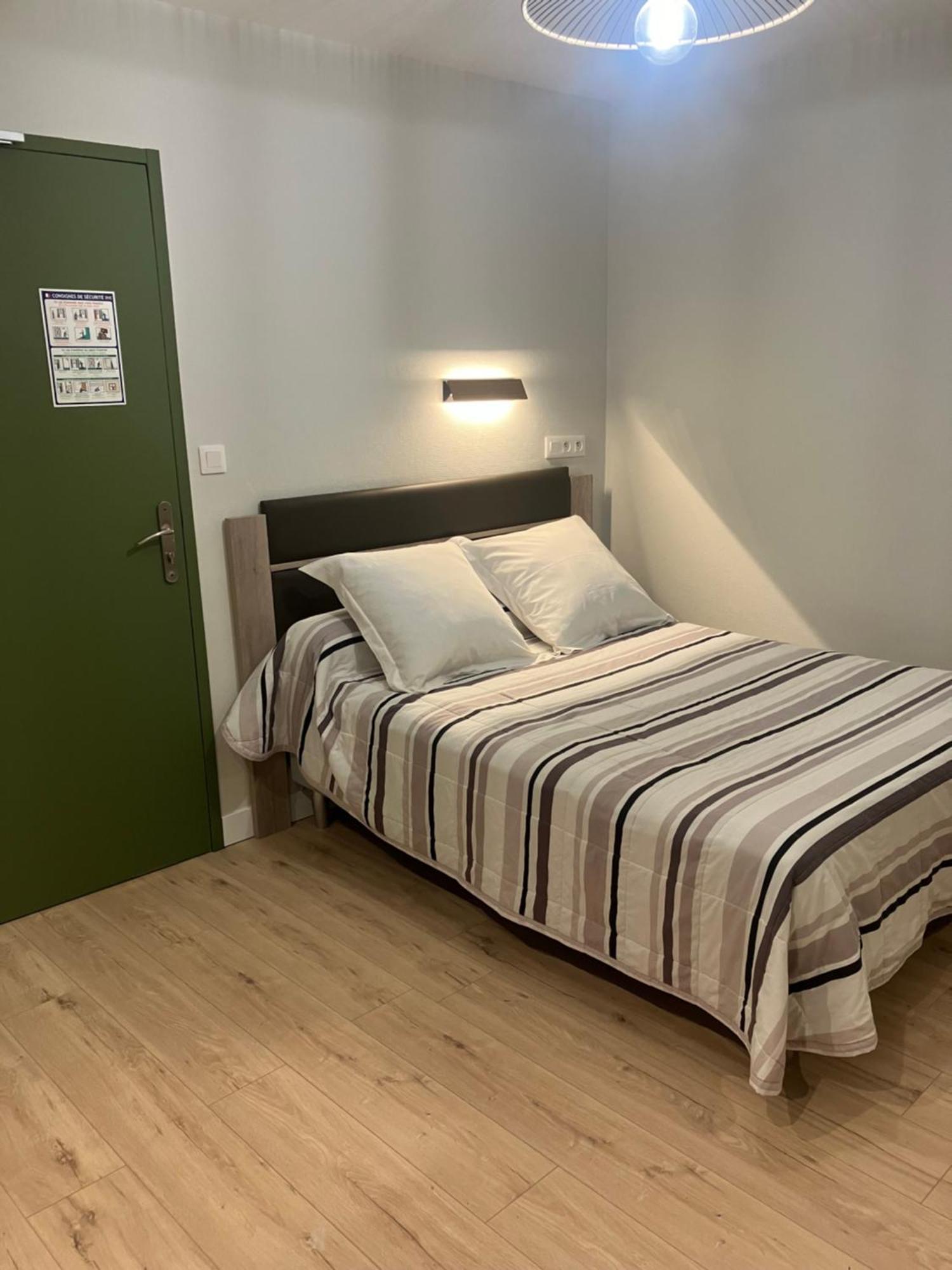 Hotel Du Nord Chambres Familiales Fontaines  ภายนอก รูปภาพ