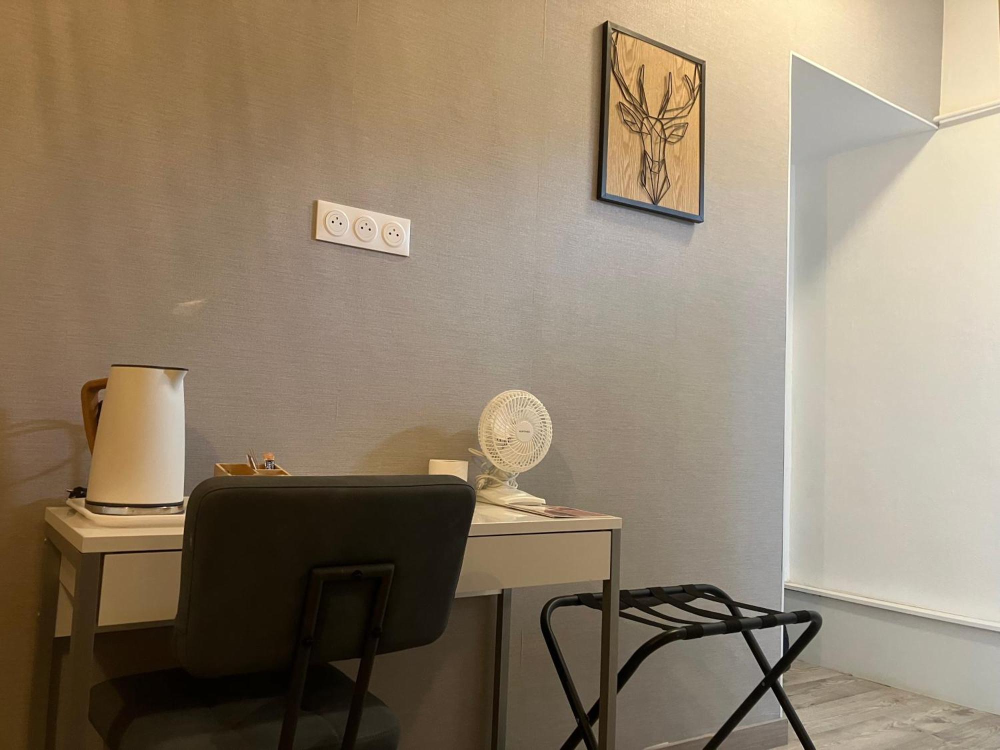 Hotel Du Nord Chambres Familiales Fontaines  ภายนอก รูปภาพ