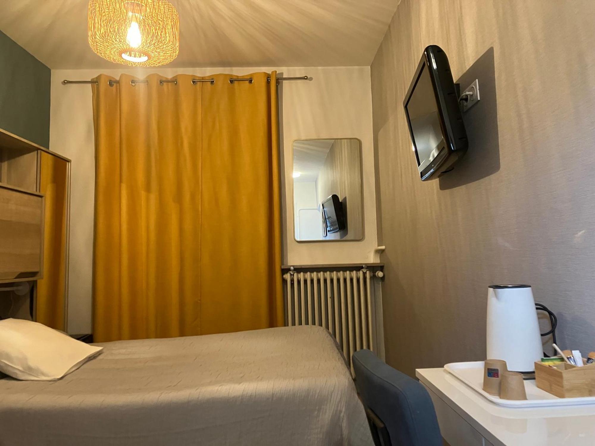 Hotel Du Nord Chambres Familiales Fontaines  ภายนอก รูปภาพ