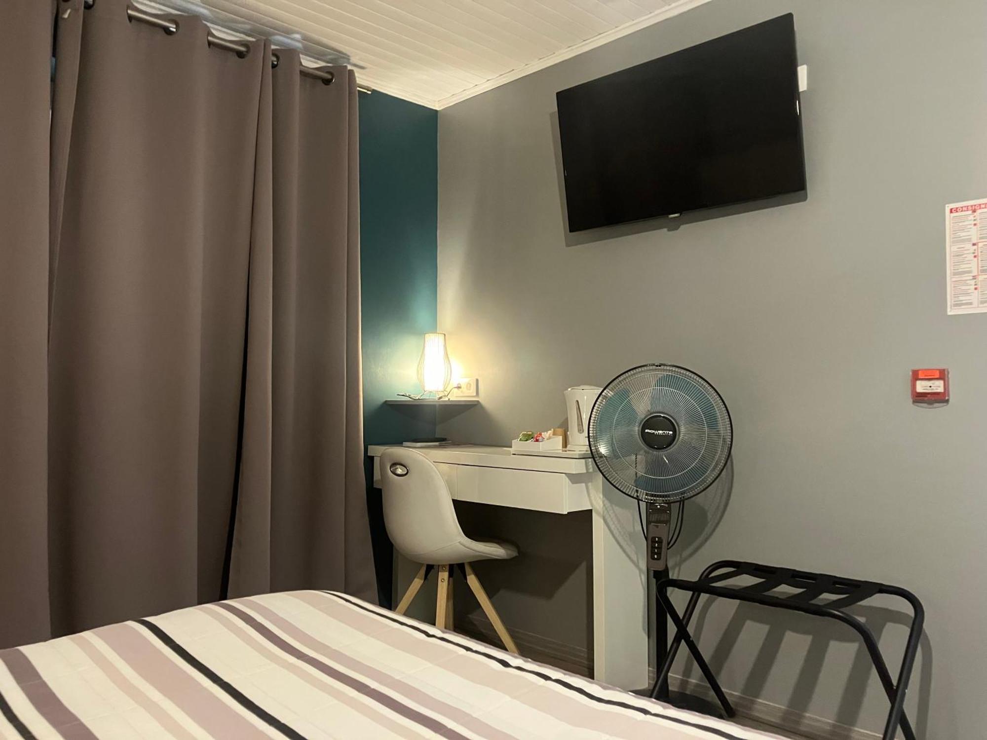 Hotel Du Nord Chambres Familiales Fontaines  ภายนอก รูปภาพ