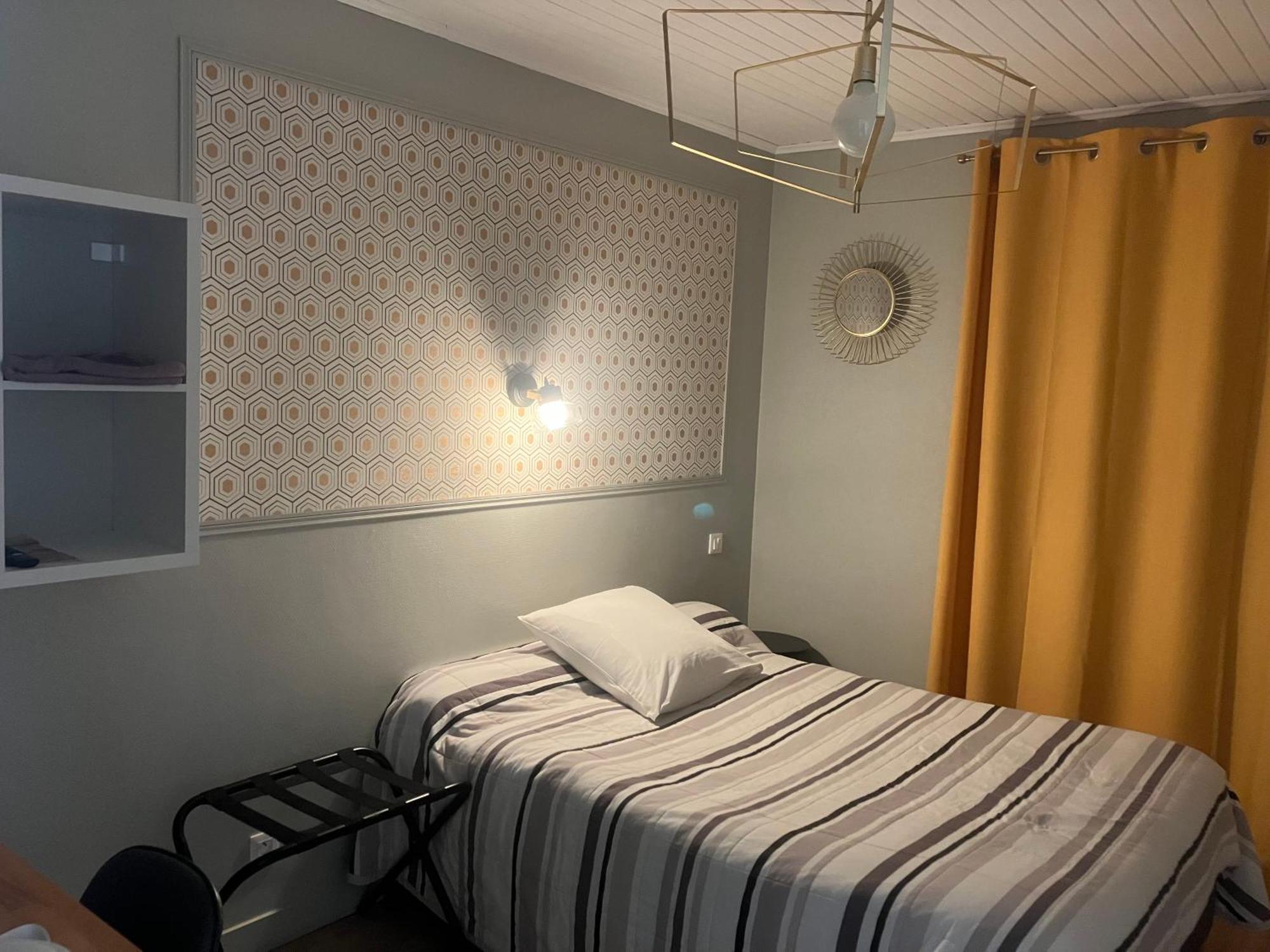 Hotel Du Nord Chambres Familiales Fontaines  ภายนอก รูปภาพ