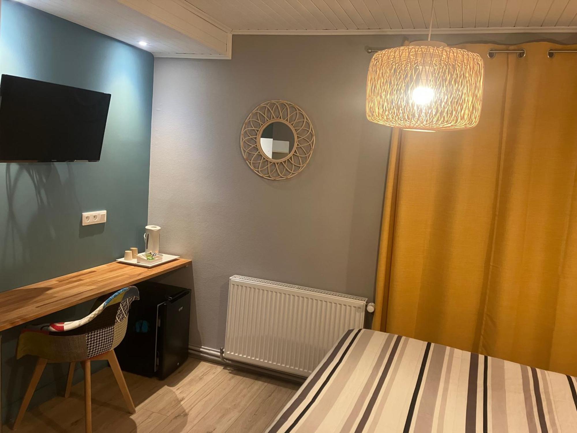 Hotel Du Nord Chambres Familiales Fontaines  ภายนอก รูปภาพ