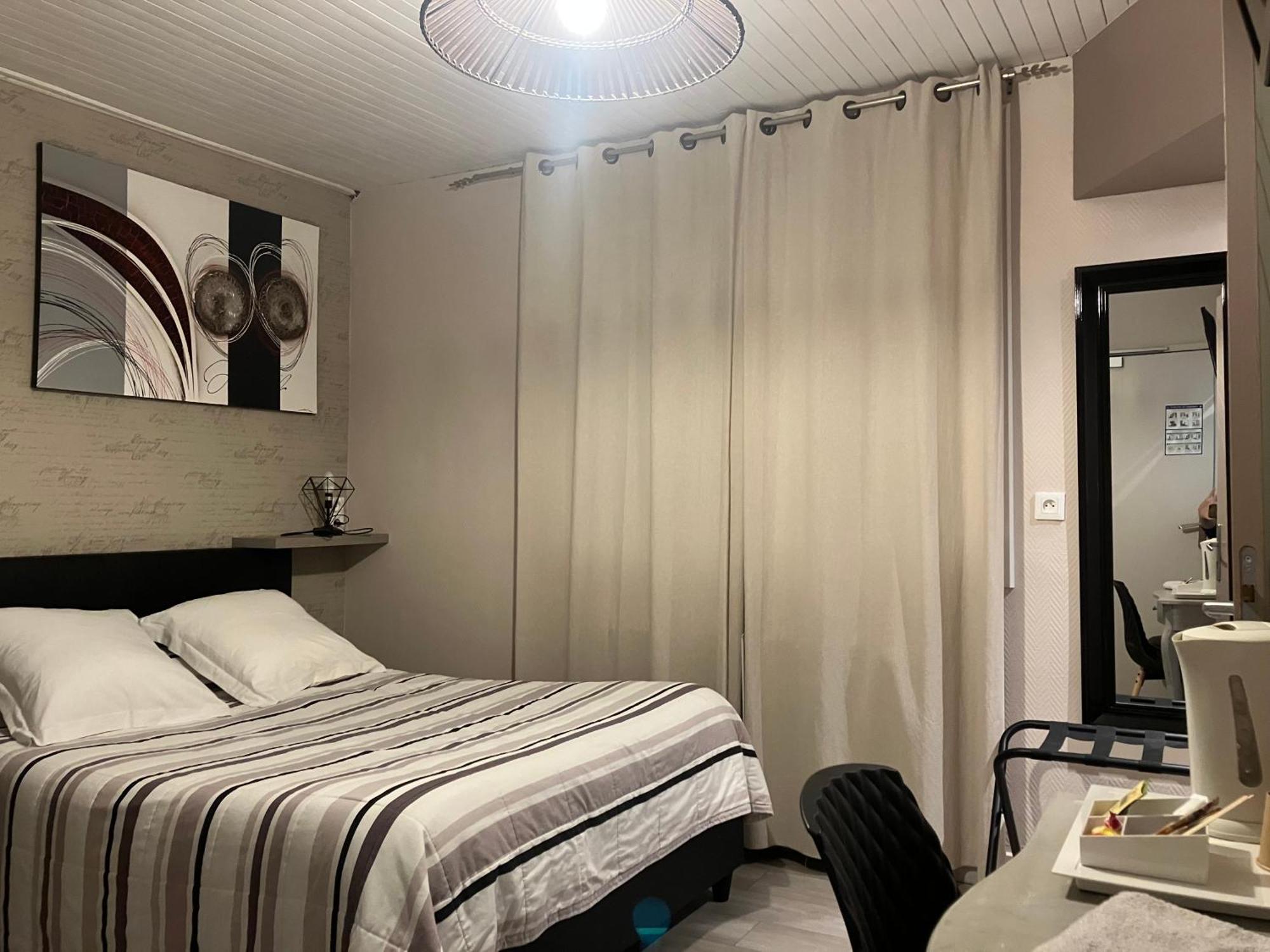 Hotel Du Nord Chambres Familiales Fontaines  ภายนอก รูปภาพ