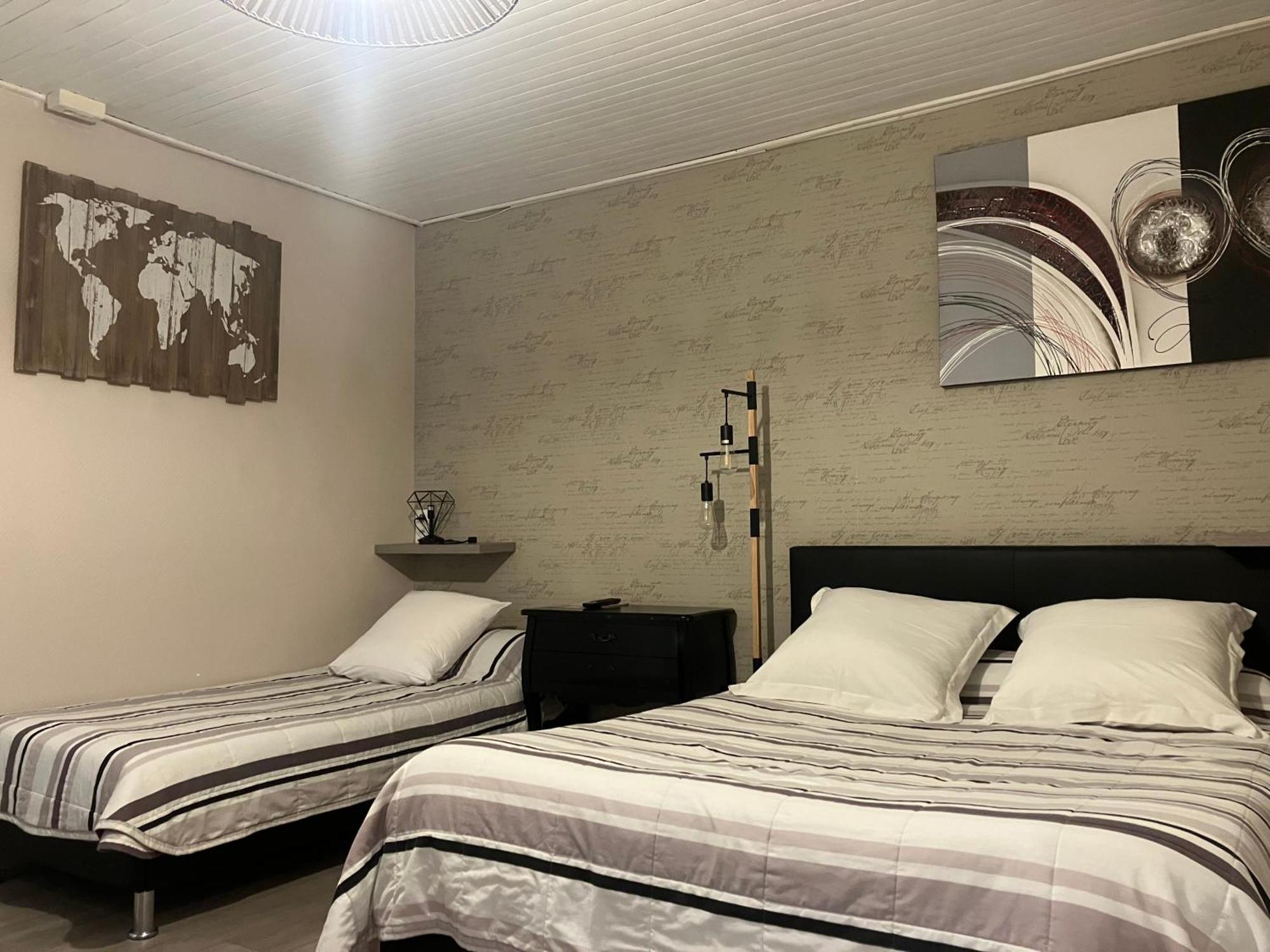 Hotel Du Nord Chambres Familiales Fontaines  ภายนอก รูปภาพ