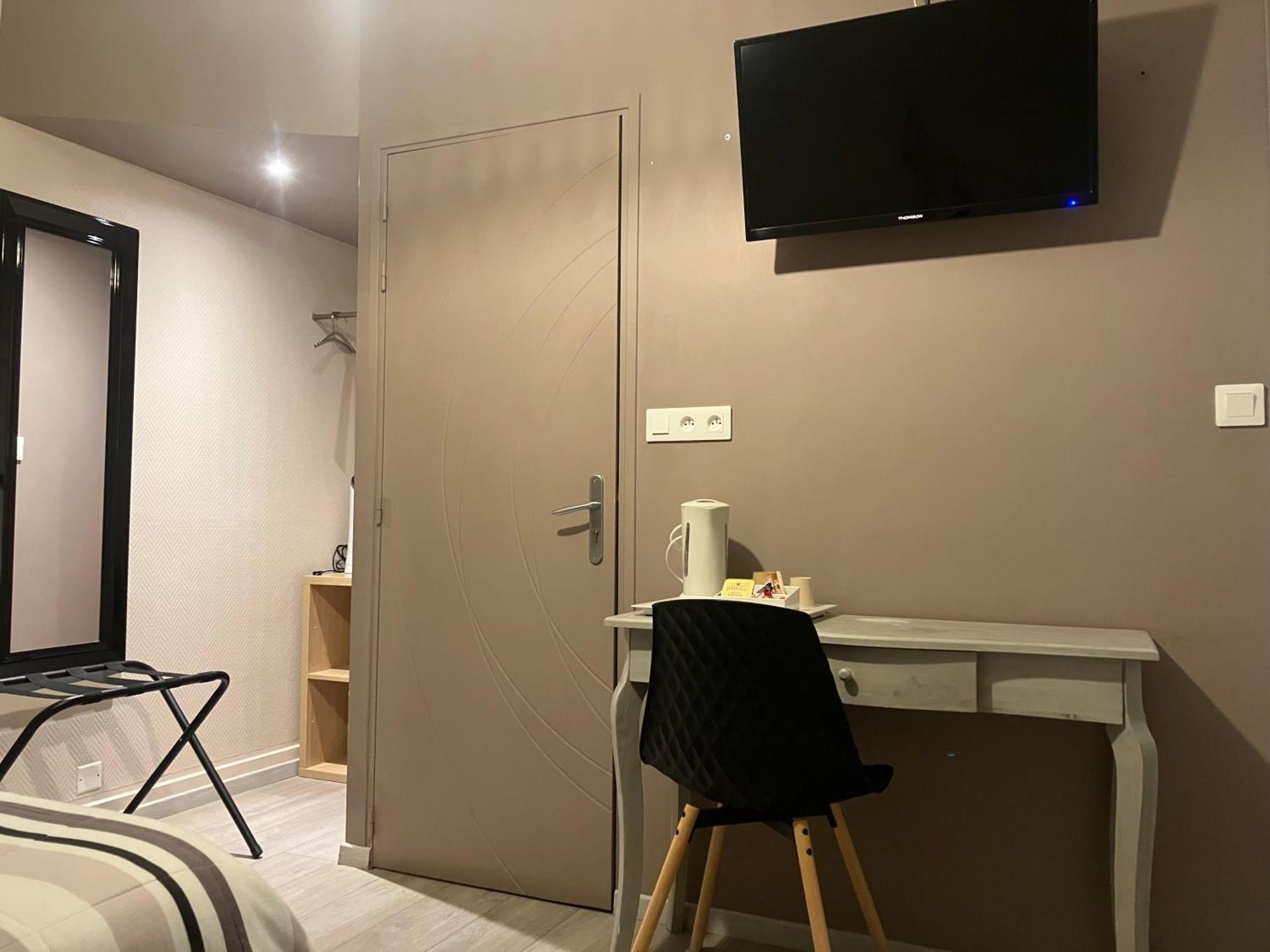 Hotel Du Nord Chambres Familiales Fontaines  ภายนอก รูปภาพ