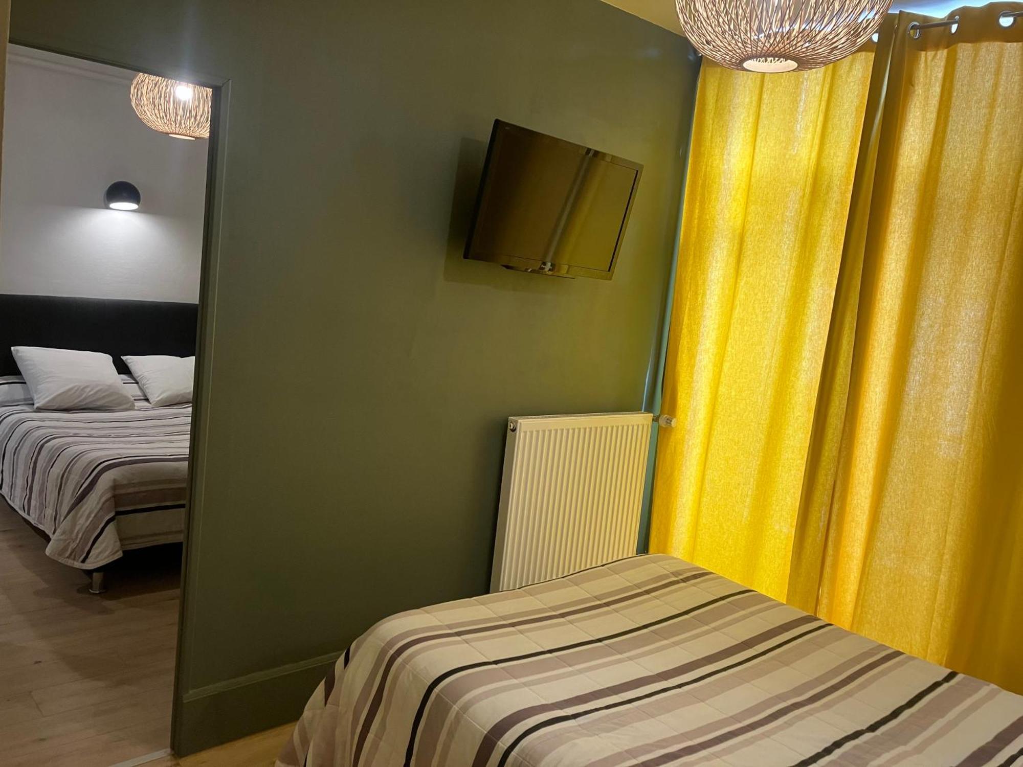 Hotel Du Nord Chambres Familiales Fontaines  ภายนอก รูปภาพ