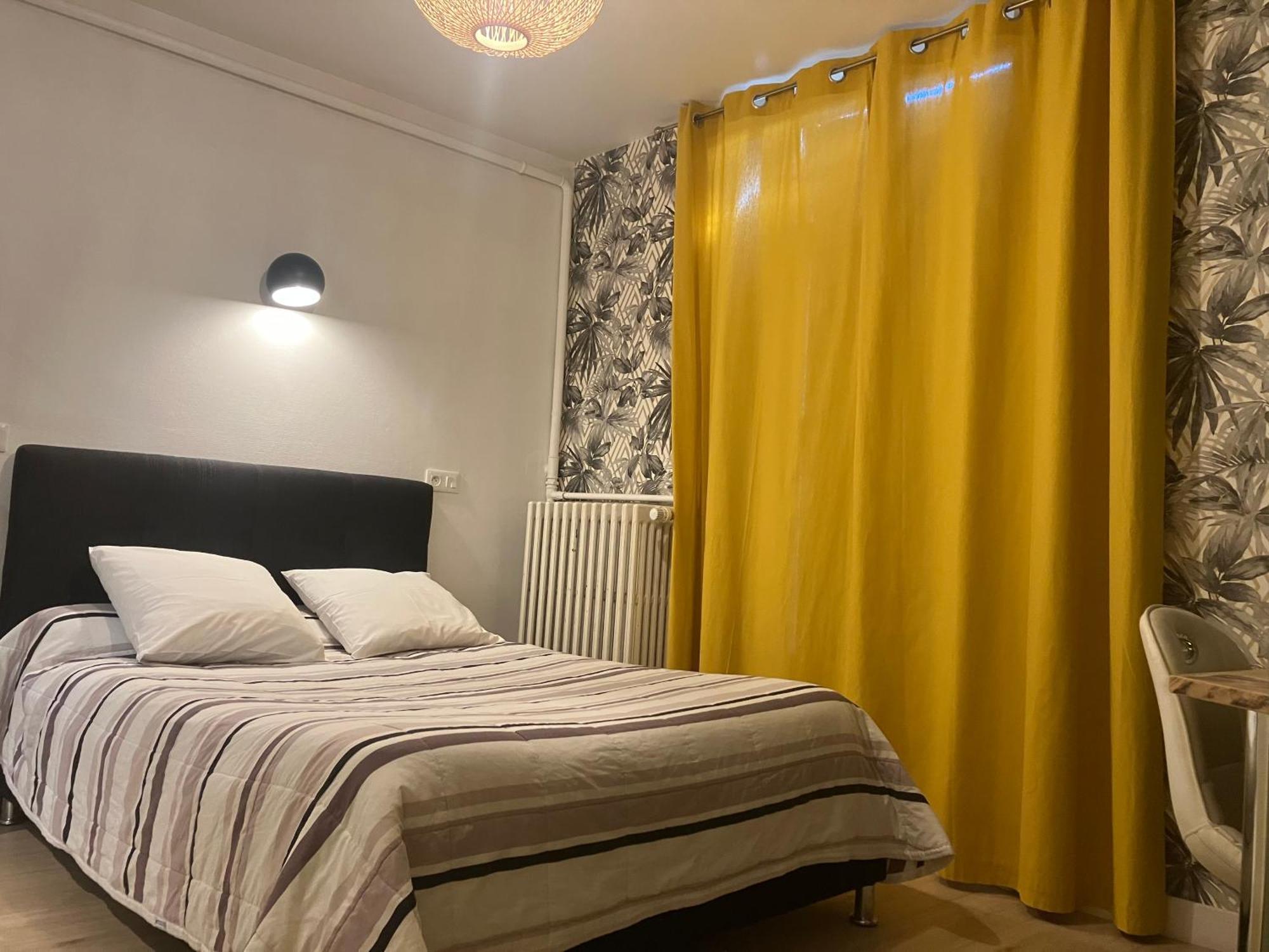 Hotel Du Nord Chambres Familiales Fontaines  ภายนอก รูปภาพ