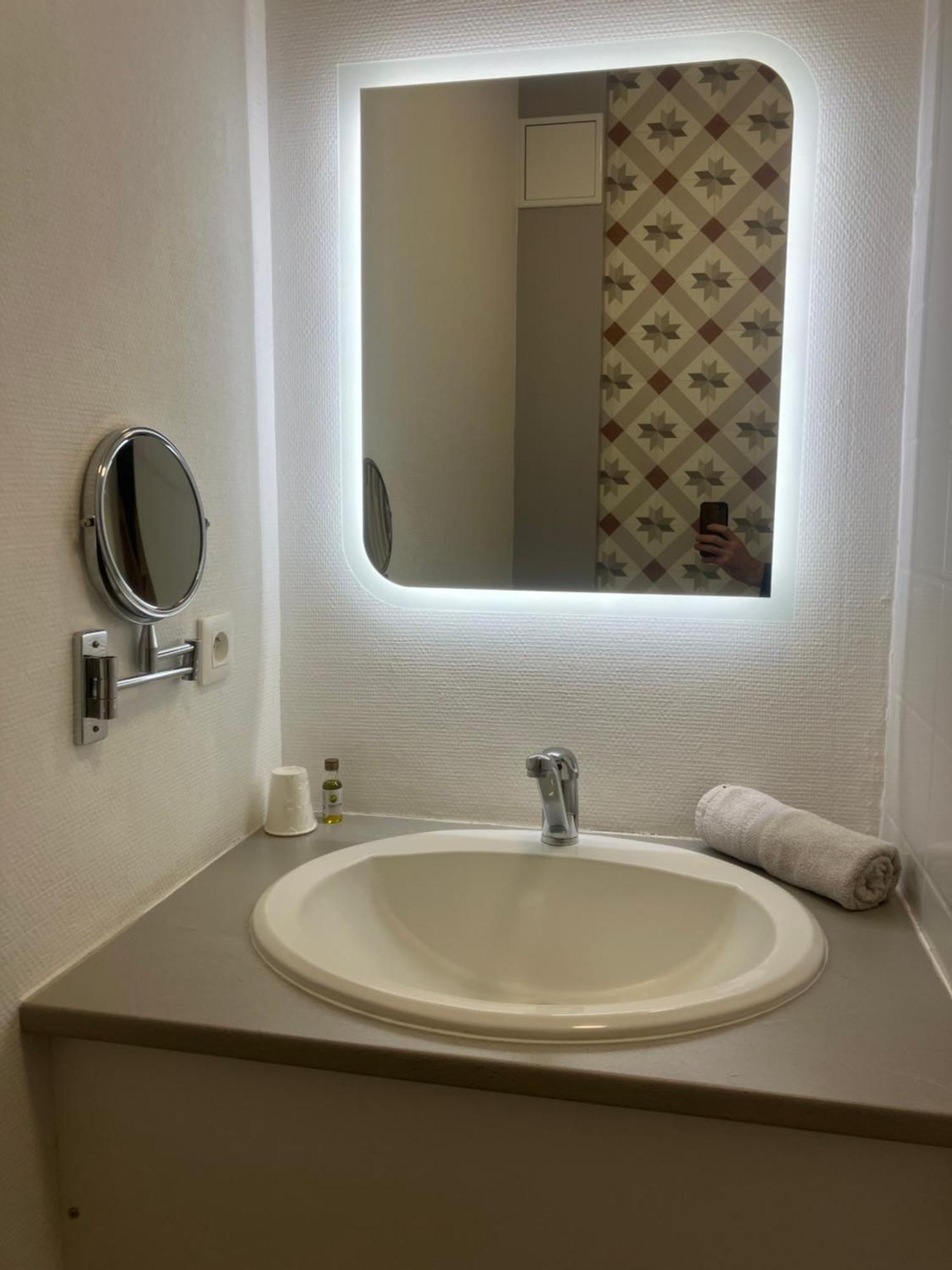 Hotel Du Nord Chambres Familiales Fontaines  ภายนอก รูปภาพ