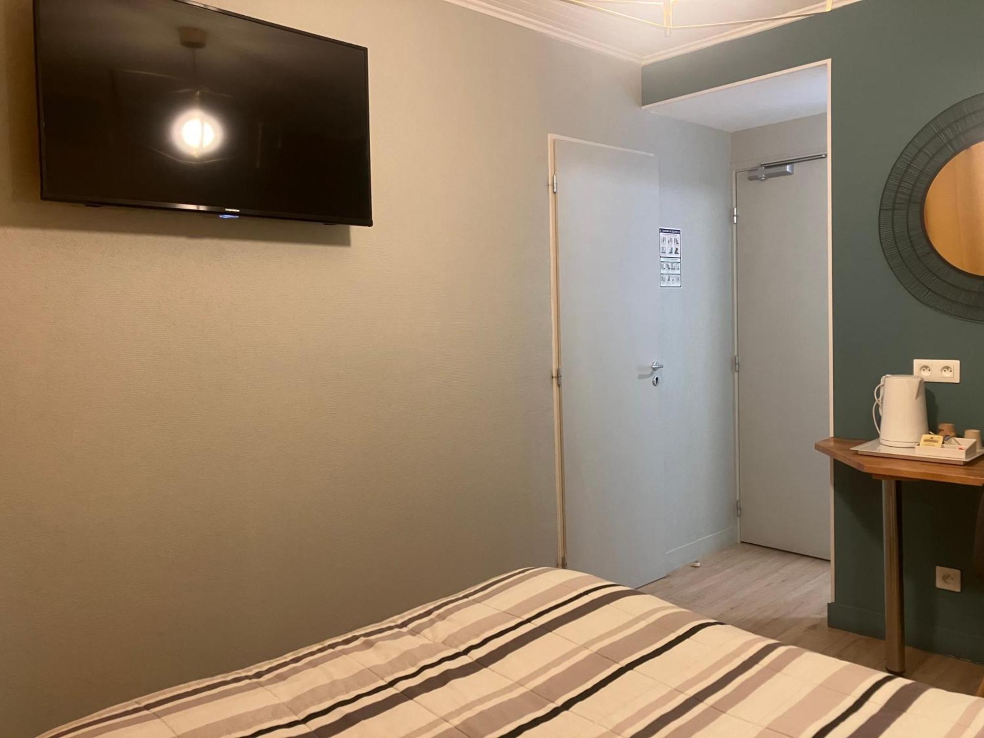 Hotel Du Nord Chambres Familiales Fontaines  ภายนอก รูปภาพ