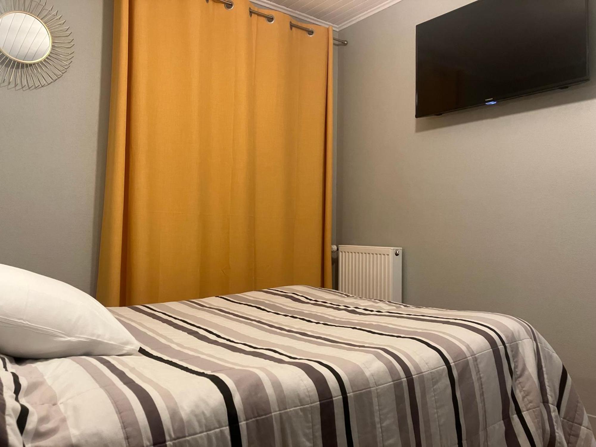 Hotel Du Nord Chambres Familiales Fontaines  ภายนอก รูปภาพ