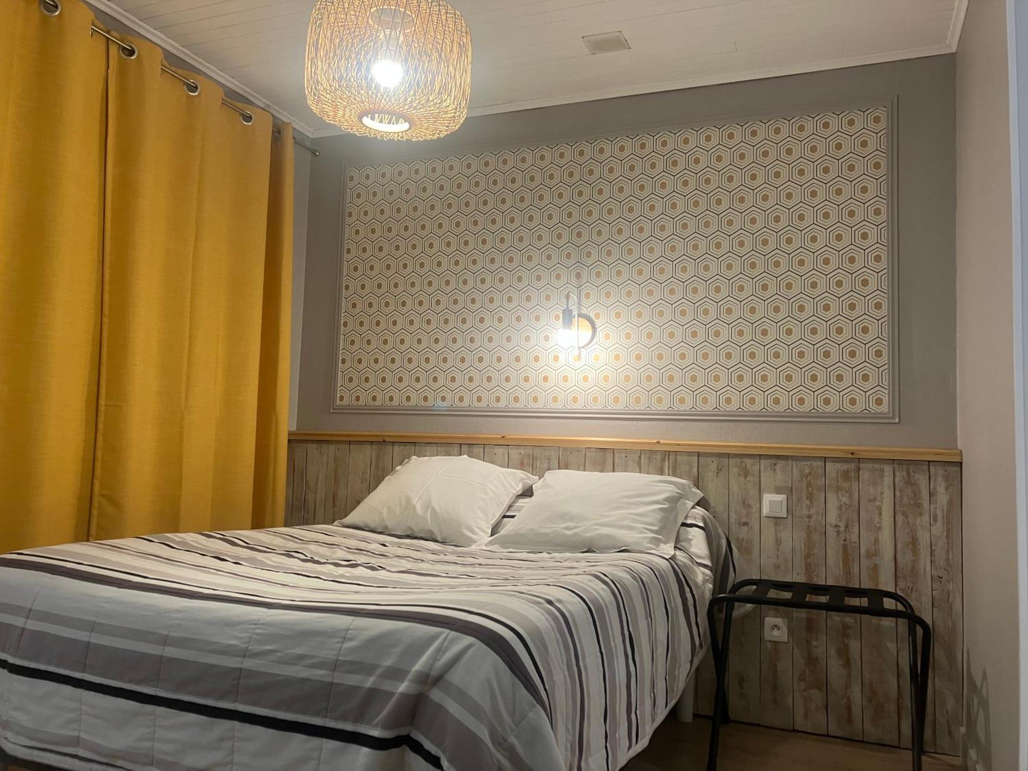 Hotel Du Nord Chambres Familiales Fontaines  ภายนอก รูปภาพ